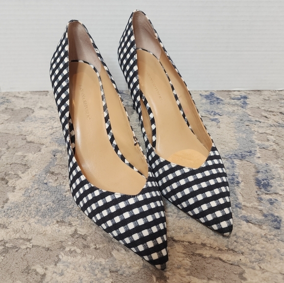 Banana Republic gingham black white pointed heels stilettos.  Size 9.5 - Picture 3 of 16